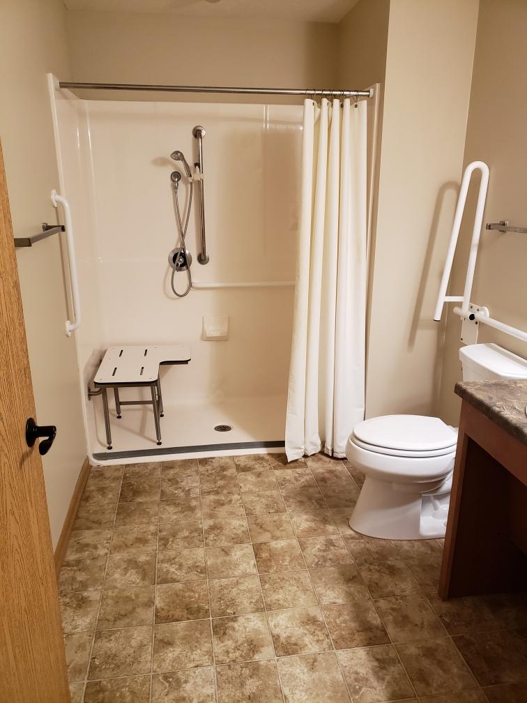 cypress-pointe-i-handicap-bathroom